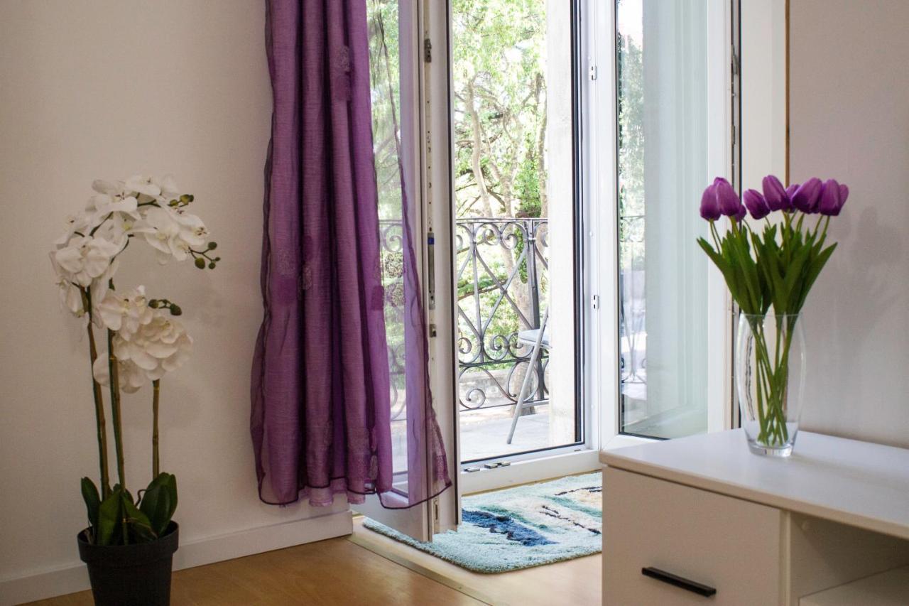 White Orchid Pula