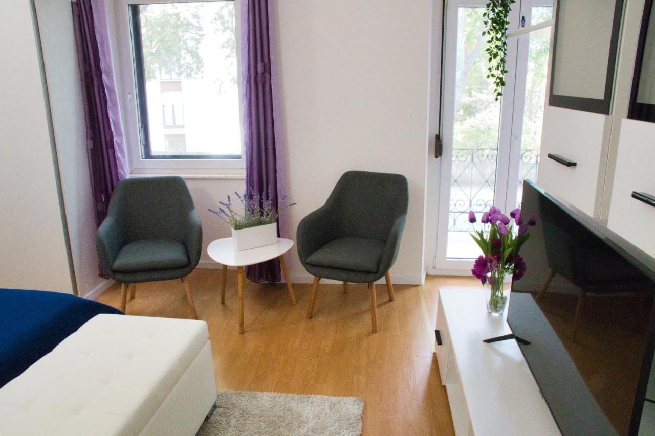 Apartment White Orchid